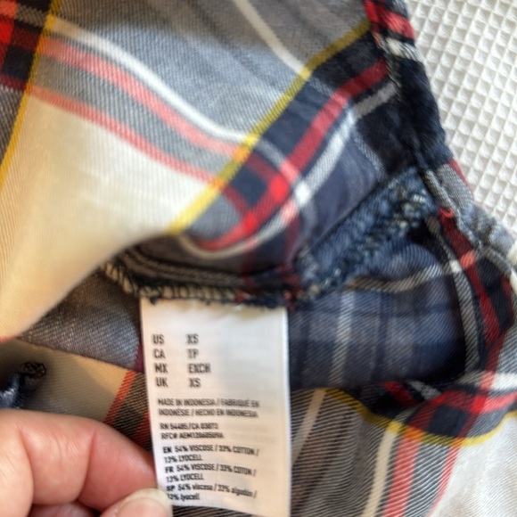 Aeo boyfriend fit button down shirt plaid blue white red in XS cotton blend - Picture 8 of 10